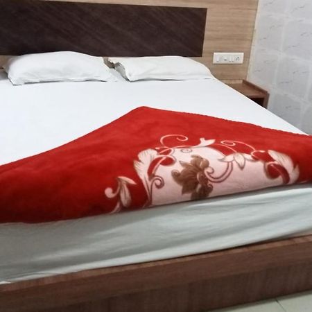 Hotel Shree Krishna Ahmedabad Bagian luar foto