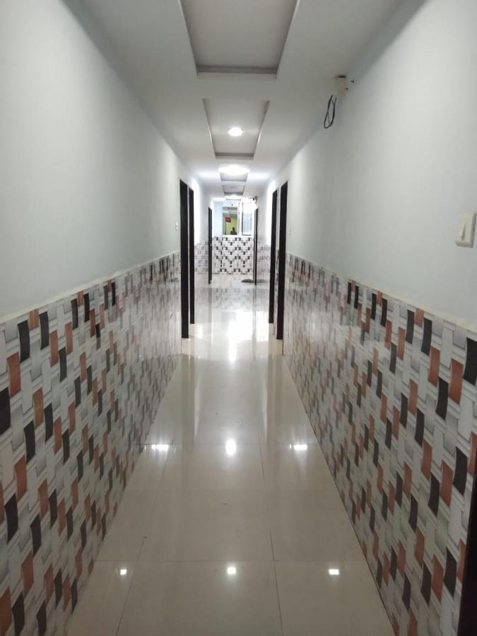 Hotel Shree Krishna Ahmedabad Bagian luar foto