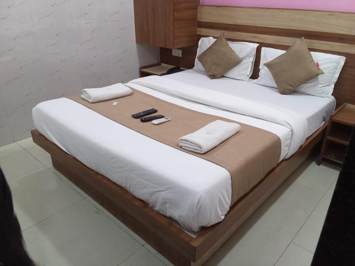 Hotel Shree Krishna Ahmedabad Bagian luar foto